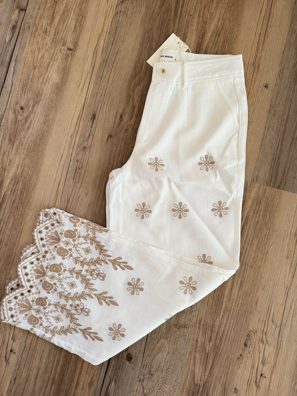 Pantalon beige avec broderie beige