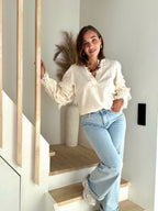 blouse flore, collier éliane, jeans