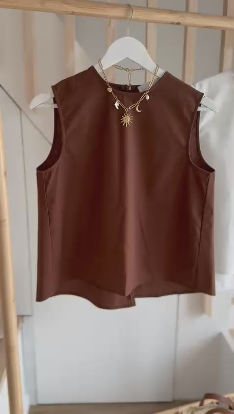Haut brun avec noeud vidéo
